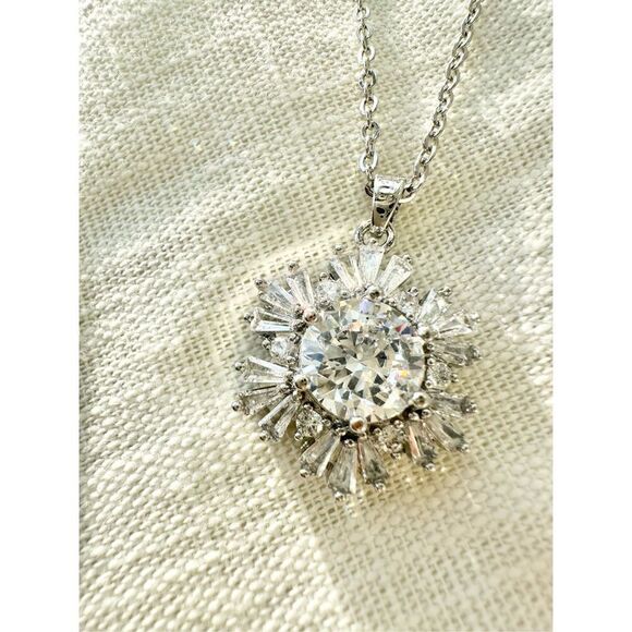 Cubic zirconia snowflake pendant necklace - Picture 2 of 5